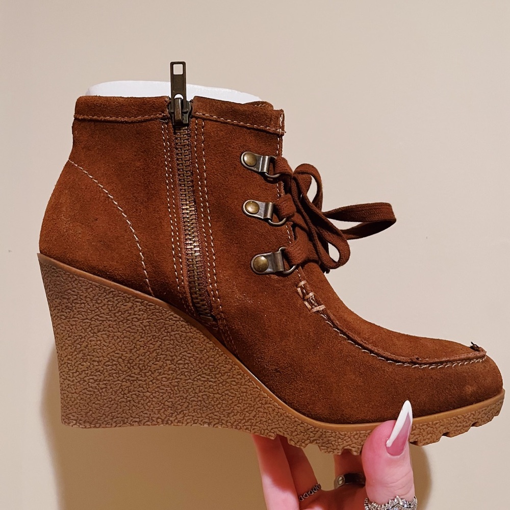 MIA “Brisk” Wedge